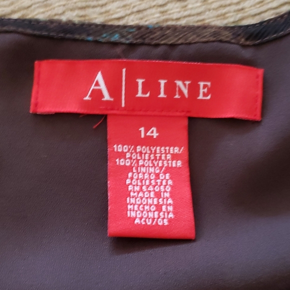 A Line Skirt w/beautiful front ruffle Size 14 - Picture 4 of 6